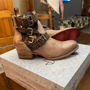 Brand new never worn. Too big even with a thick sock for me